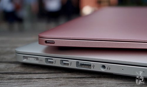 MacBook Pro 2016 không dùng panel cảm ứng OLED?
