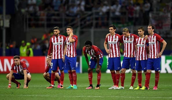 Torres và một nửa thành Madrid chìm trong nước mắt