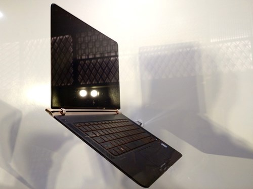Laptop siêu mỏng HP Spectre giá 42,99 triệu đồng