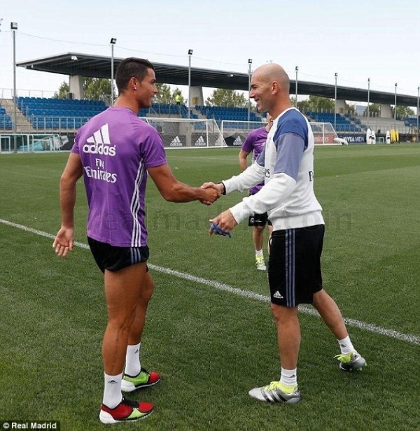 Ronaldo, Pepe trở lại tập luyện sẵn sàng cho mùa giải mới
