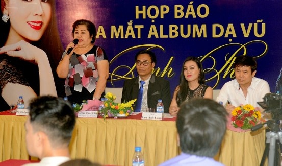 Danh ca Thái Châu đến mừng đàn em thân thiết ra album
