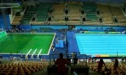 Nguyên nhân bể bơi Olympic đổi màu chỉ sau một đêm