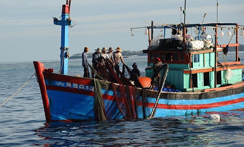 Tàu cá Việt cứu 5 ngư dân Malaysia trôi dạt trên biển 9 ngày