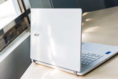 Acer Aspire V3-371: Siêu mẫu trong tầm giá sinh viên