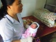 Hà Tĩnh: Phát hiện bé gái sơ sinh tím tái trước cửa chùa
