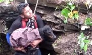 Chú chó khóc khi được giải cứu khỏi giếng sâu 15 m