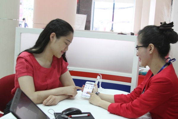 Trải nghiệm Viet Capital Mobile Banking nhận điện thoại Samsung Galaxy S7 Edge