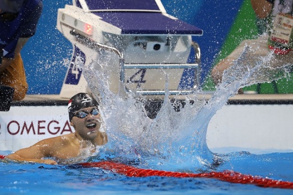 Schooling giành HCV, lập kỷ lục Olympic 100 m bơi bướm