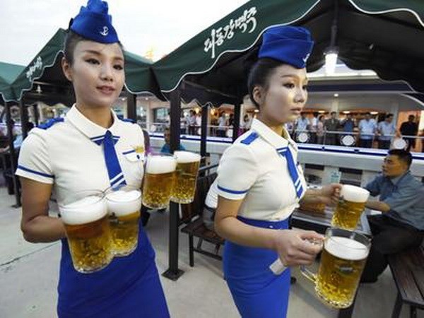 Lễ hội bia đầu tiên của Triều Tiên được tổ chức trên sông Taedong