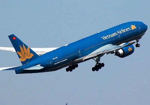 Boeing 777 của Vietnam Airlines bị hỏng động cơ do chim va vào