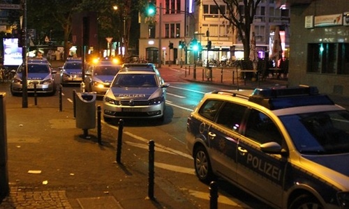 Đức truy bắt hai nghi phạm tấn công bằng dao và súng