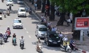 Phạt xe máy chuyển làn ở Hà Nội - tình ngay lý gian