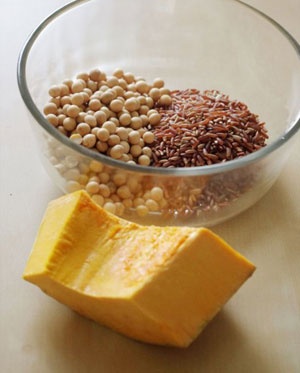 Cách làm nước đậu nành bí ngô bổ dưỡng mùa hè
