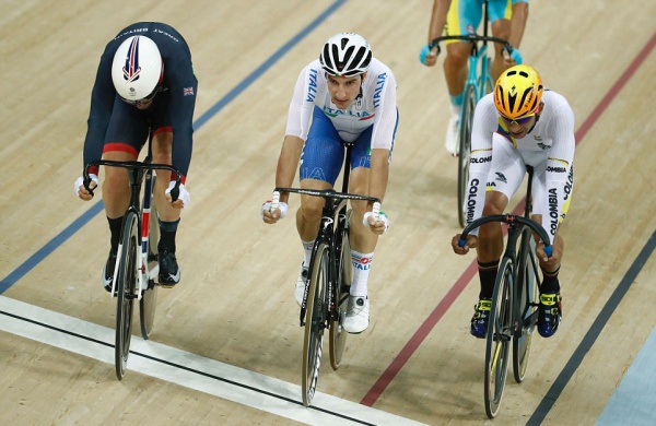 Bị ngã đau, tay đua xe đạp người Italia vẫn giành HCV Olympic