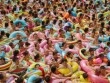 Kinh hoàng hơn 6.000 người Trung Quốc chen nhau trong hồ bơi