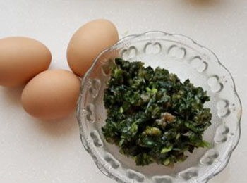 Cách chiên trứng ngon với hẹ cho bữa cơm ngày cuối tuần