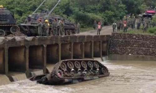 Xe tăng Đài Loan lật nhào xuống suối, ba binh sĩ thiệt mạng