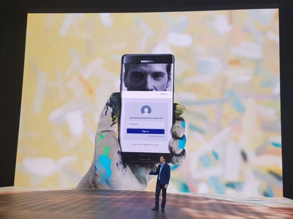 Quét mống mắt đưa Galaxy Note7 "lên ngôi" về khả năng bảo mật
