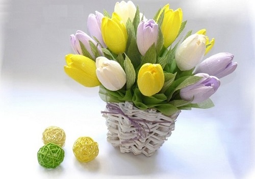 Học cách làm hoa tulip bằng giấy nhún ngậm kẹo tặng bạn
