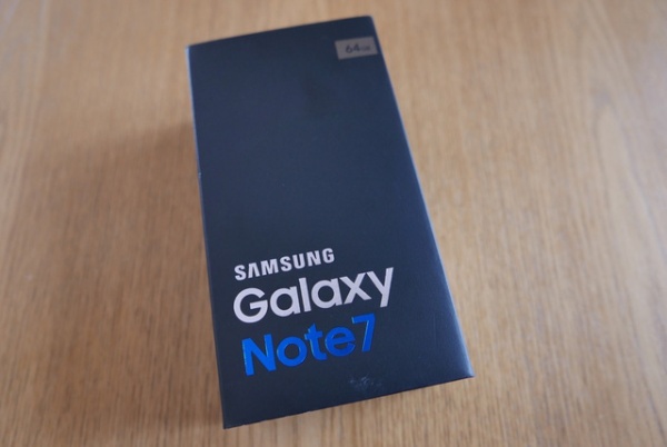 Hình ảnh "đập hộp" và trên tay Galaxy Note7 chính hãng tại Việt Nam