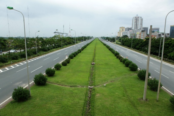 Những con đường có phí "cắt cỏ" hàng chục tỷ đồng ở Thủ đô