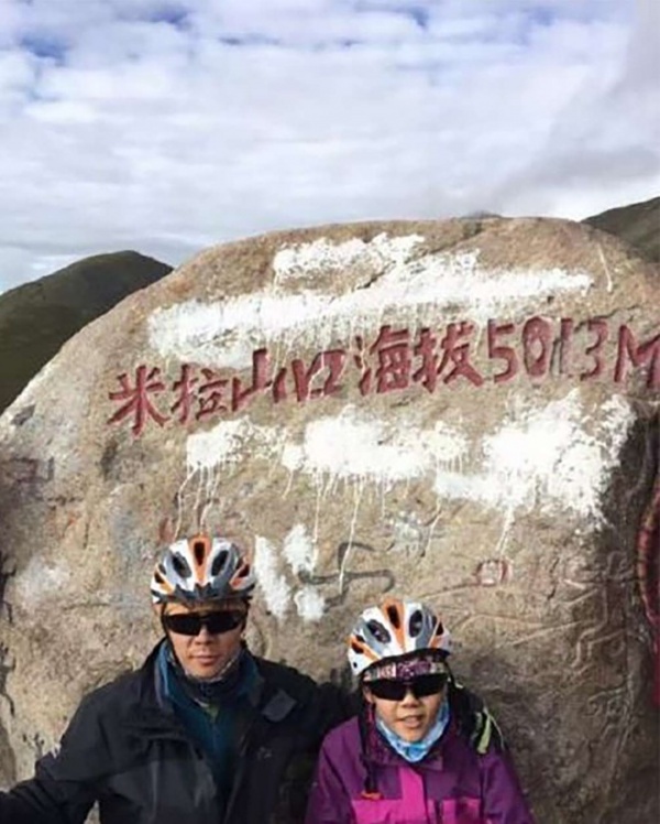 Cô bé Trung Quốc đạp xe 2.166 km lên vùng cao nhất thế giới