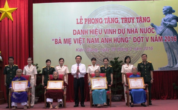 Phong tặng, truy tặng thêm 138 danh hiệu Bà mẹ Việt Nam anh hùng