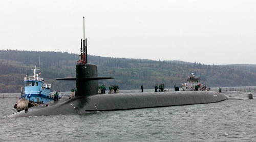 Tàu ngầm tên lửa đạn đạo Mỹ va chạm với tàu tiếp tế