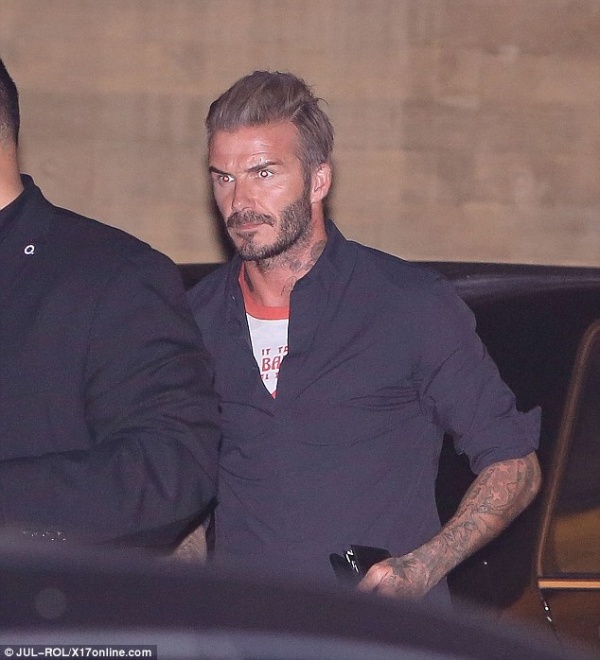 Vợ chồng Beckham nổi bật khi đi ăn tối tại Malibu