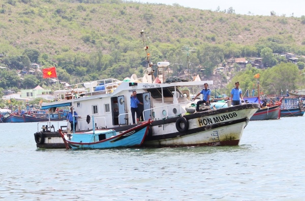 Đánh bắt “chui” ở khu bảo tồn biển, 2 ngư dân bị phạt hàng chục triệu đồng