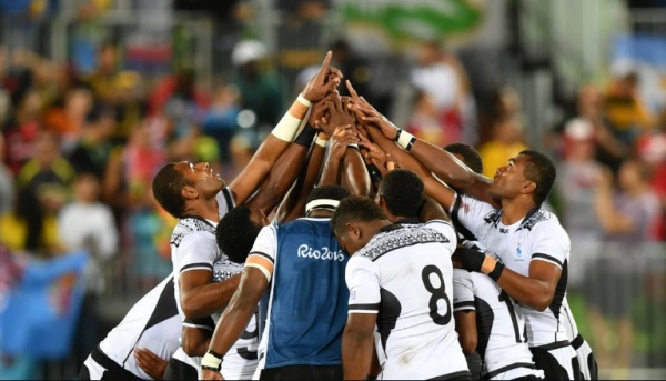 Cả nước Fiji ra đường đón đội tuyển Rugby giành HCV Olympic 2016 trở về