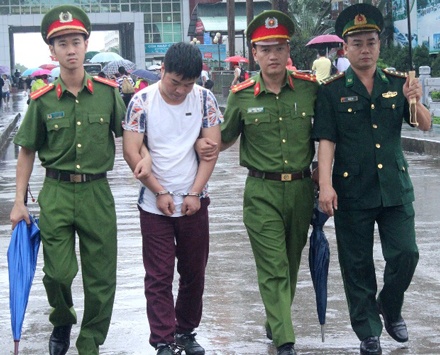 Bắt đối tượng lừa đảo ngân hàng tại Trung Quốc trốn chạy sang Việt Nam