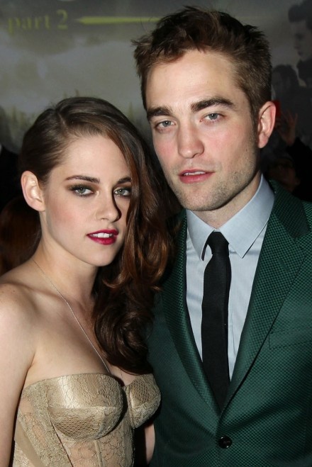 Kristen Stewart cảm thấy ngột ngạt khi yêu Robert Pattinson