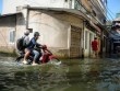 Sau bão 5 ngày, người Hà Nội vẫn phải “di cư” vì ngập