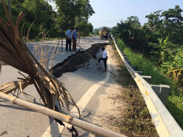 Yên Bái: Xuất hiện vết nứt khổng lồ trên quốc lộ