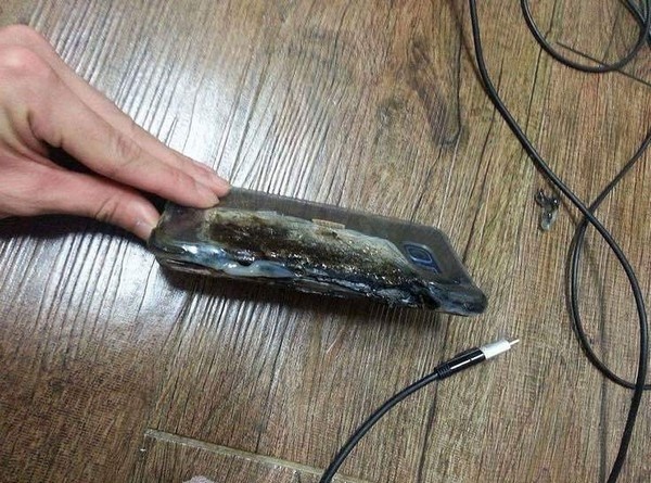 Xôn xao thông tin Galaxy Note7 phát nổ trong lúc đang cắm sạc