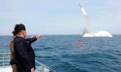 Kim Jong-un khen vụ thử tên lửa đạn đạo "thành công vĩ đại"
