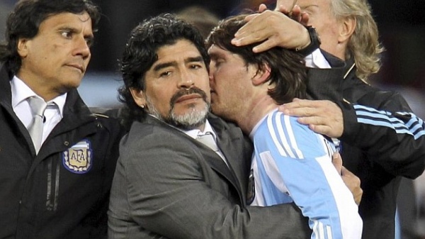Maradona: ‘Messi chỉ diễn kịch ngớ ngẩn’