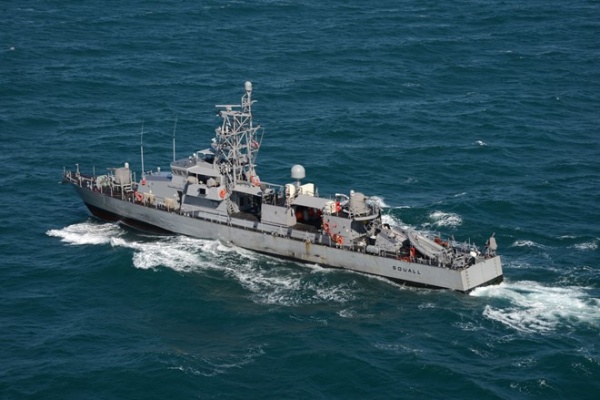 Tàu chiến Mỹ nã đạn cảnh cáo tàu Iran tại vịnh Ba Tư