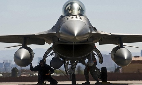 Tiêm kích F-16 phun chất độc, 6 kỹ thuật viên Mỹ nhập viện