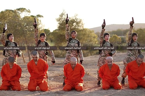 5 phiến quân IS nhí sát hại các tù nhân
