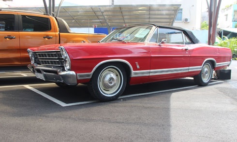 Hàng độc Ford Galaxie 500 XL đời 1963 rao giá 850 triệu đồng