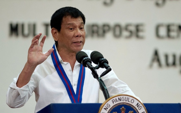 Tổng thống Philippines nói sẵn sàng tạm gác phán quyết Biển Đông với Trung Quốc