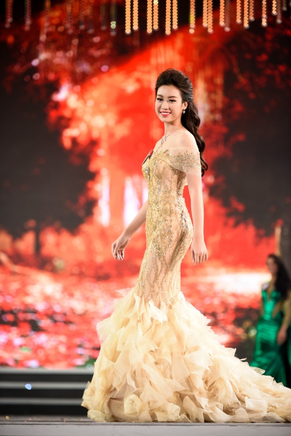 Sự thật Hoa hậu Mỹ Linh “đụng váy” Á hậu Huyền My đêm đăng quang