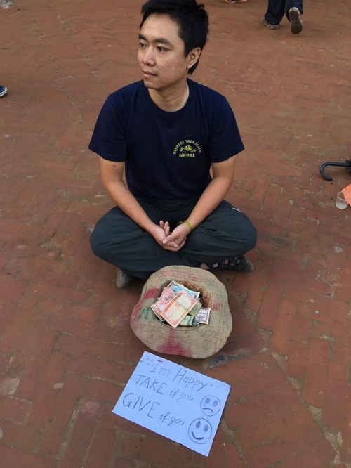Chuyện bất ngờ khi chàng trai Việt đóng giả ăn xin ở Nepal
