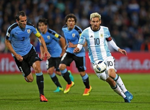 Messi ghi bàn, Argentina đánh bại Uruguay để dẫn đầu vòng loại