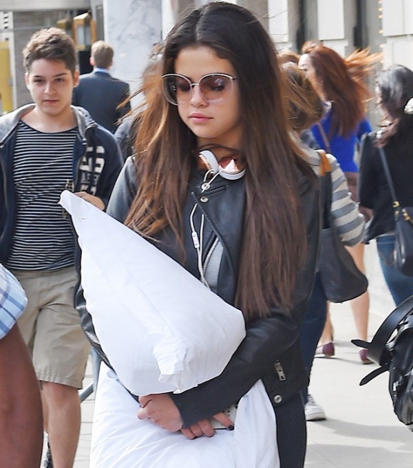 Selena Gomez trầm cảm, dừng công việc vì mắc bệnh nguy hiểm