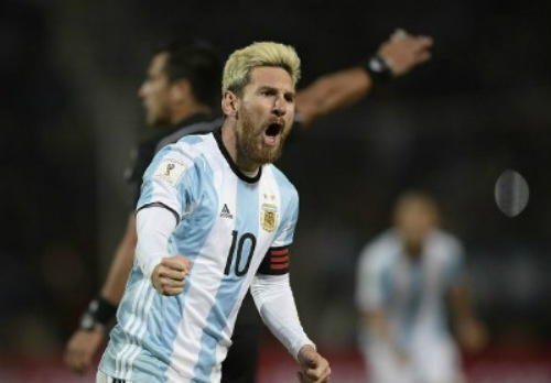 Argentina - Uruguay: Màn tái xuất của Messi