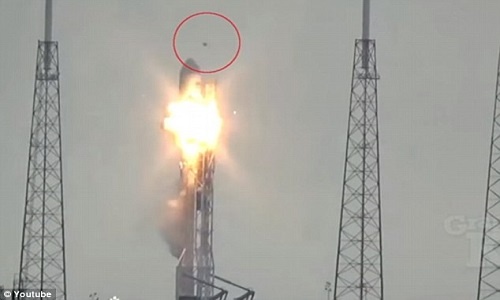 Vật thể lạ bay qua tên lửa SpaceX lúc phát nổ