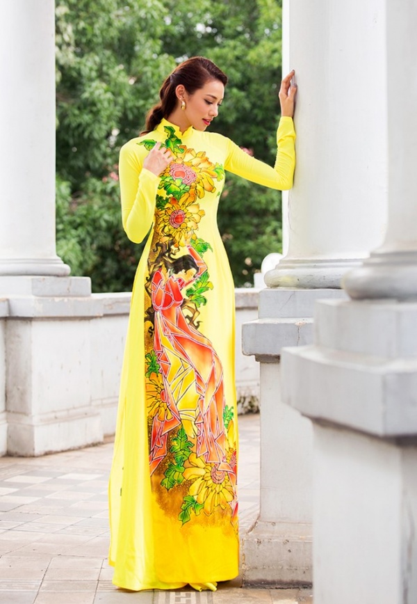 Lilly Nguyễn duyên dáng với áo dài sắc màu